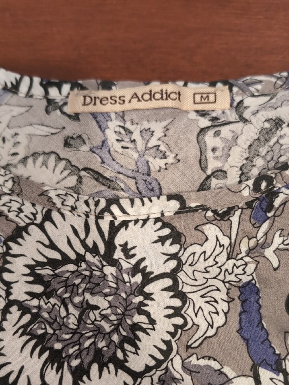 Dress Addict Floral Scoop Neck Midi Dress in Taupe and White M - Picture 2 of 7